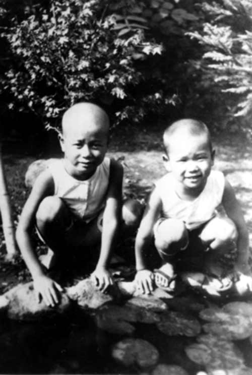 Saburo Muroga with brother Takao, 1931